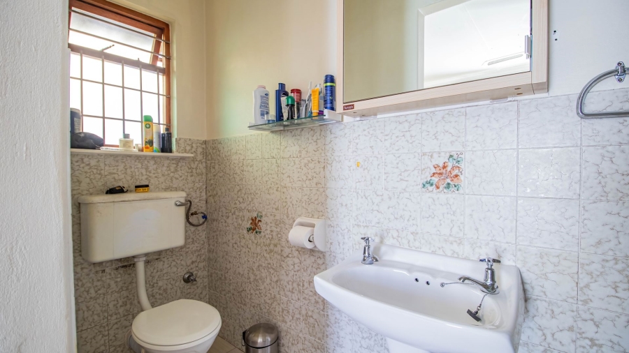 3 Bedroom Property for Sale in Middedorp Western Cape